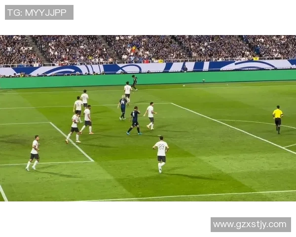 足球明星绝杀瞬间回顾那些令人热血沸腾的经典进球时刻